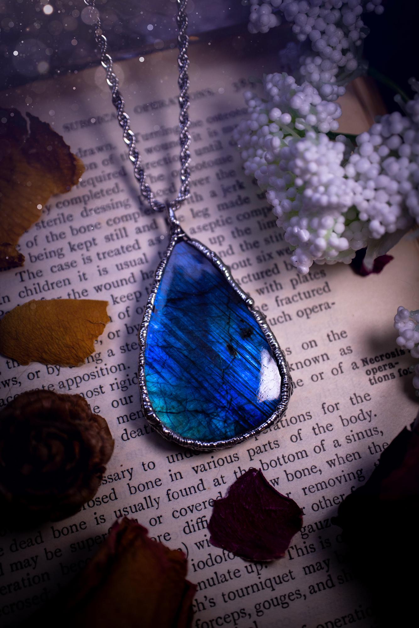 A beautiful, one of a kind, green and blue Labradorite crystal pendant necklace. This pendant has been handmade using the soft solder method, also known as the tiffany technique used to create stained glass windows. Featuring the most stunning and natural Labradorite crystal which is full of blue and green hues. The pendant is suitable for gifting to any jewellery or crystal lover, or to simply add to your own collection. One of a kind jewellery, gothic and witchy gifts