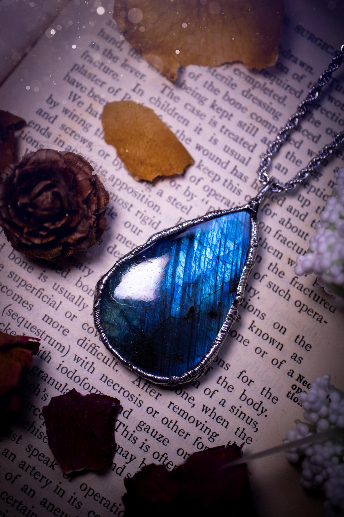 A beautiful, one of a kind, green and blue Labradorite crystal pendant necklace. This pendant has been handmade using the soft solder method, also known as the tiffany technique used to create stained glass windows. Featuring the most stunning and natural Labradorite crystal which is full of blue and green hues. The pendant is suitable for gifting to any jewellery or crystal lover, or to simply add to your own collection. One of a kind jewellery, gothic and witchy gifts