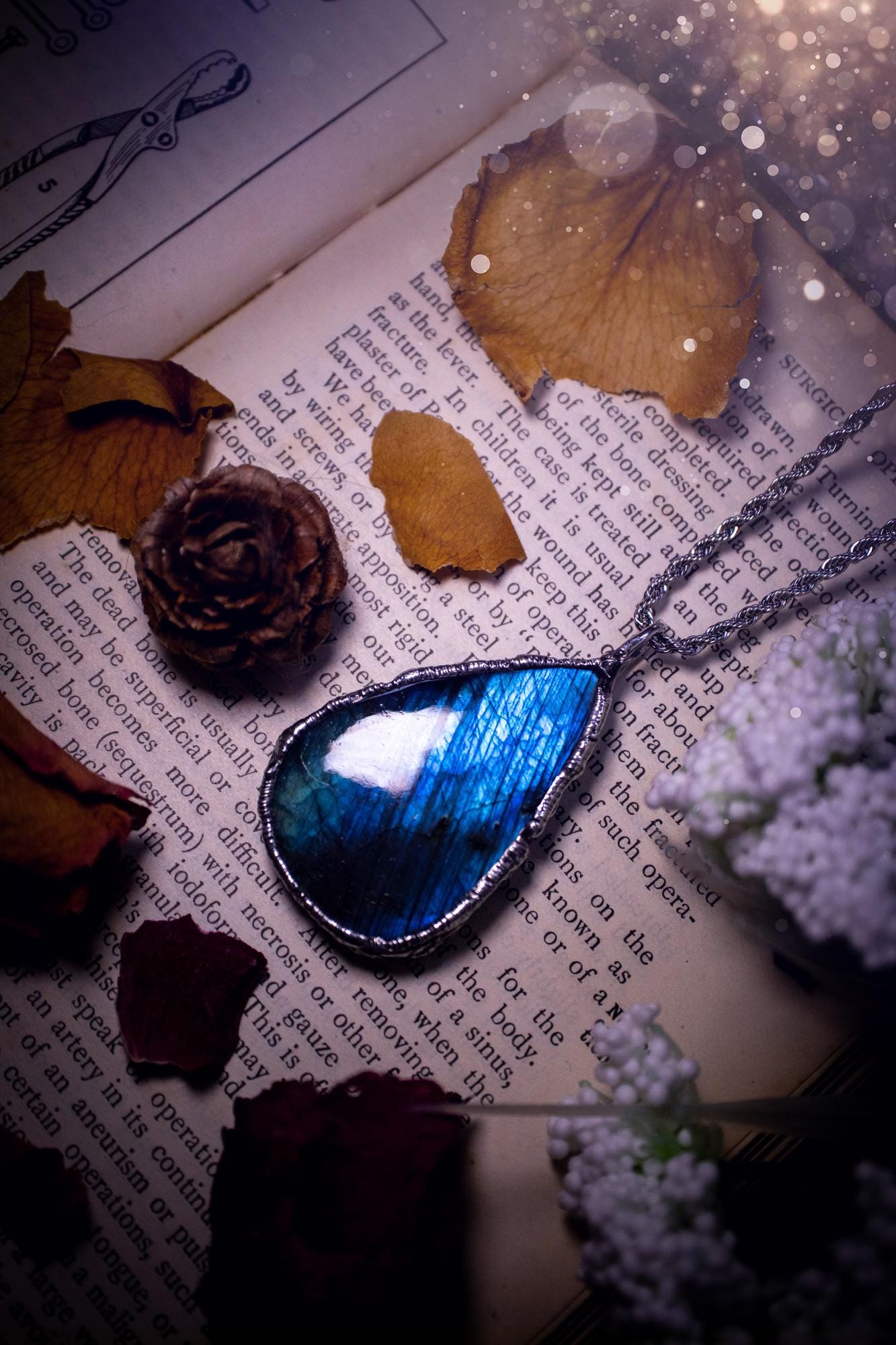 A beautiful, one of a kind, green and blue Labradorite crystal pendant necklace. This pendant has been handmade using the soft solder method, also known as the tiffany technique used to create stained glass windows. Featuring the most stunning and natural Labradorite crystal which is full of blue and green hues. The pendant is suitable for gifting to any jewellery or crystal lover, or to simply add to your own collection. One of a kind jewellery, gothic and witchy gifts
