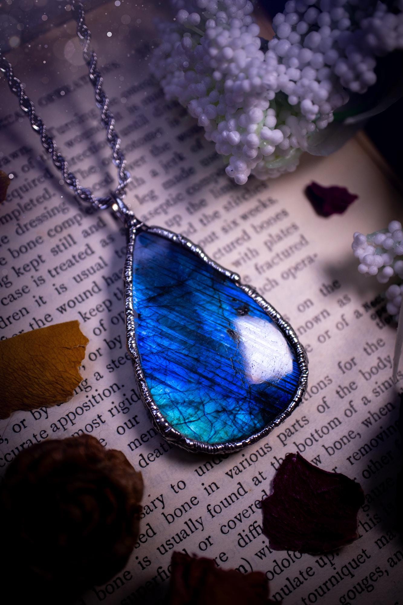 A beautiful, one of a kind, green and blue Labradorite crystal pendant necklace. This pendant has been handmade using the soft solder method, also known as the tiffany technique used to create stained glass windows. Featuring the most stunning and natural Labradorite crystal which is full of blue and green hues. The pendant is suitable for gifting to any jewellery or crystal lover, or to simply add to your own collection. One of a kind jewellery, gothic and witchy gifts
