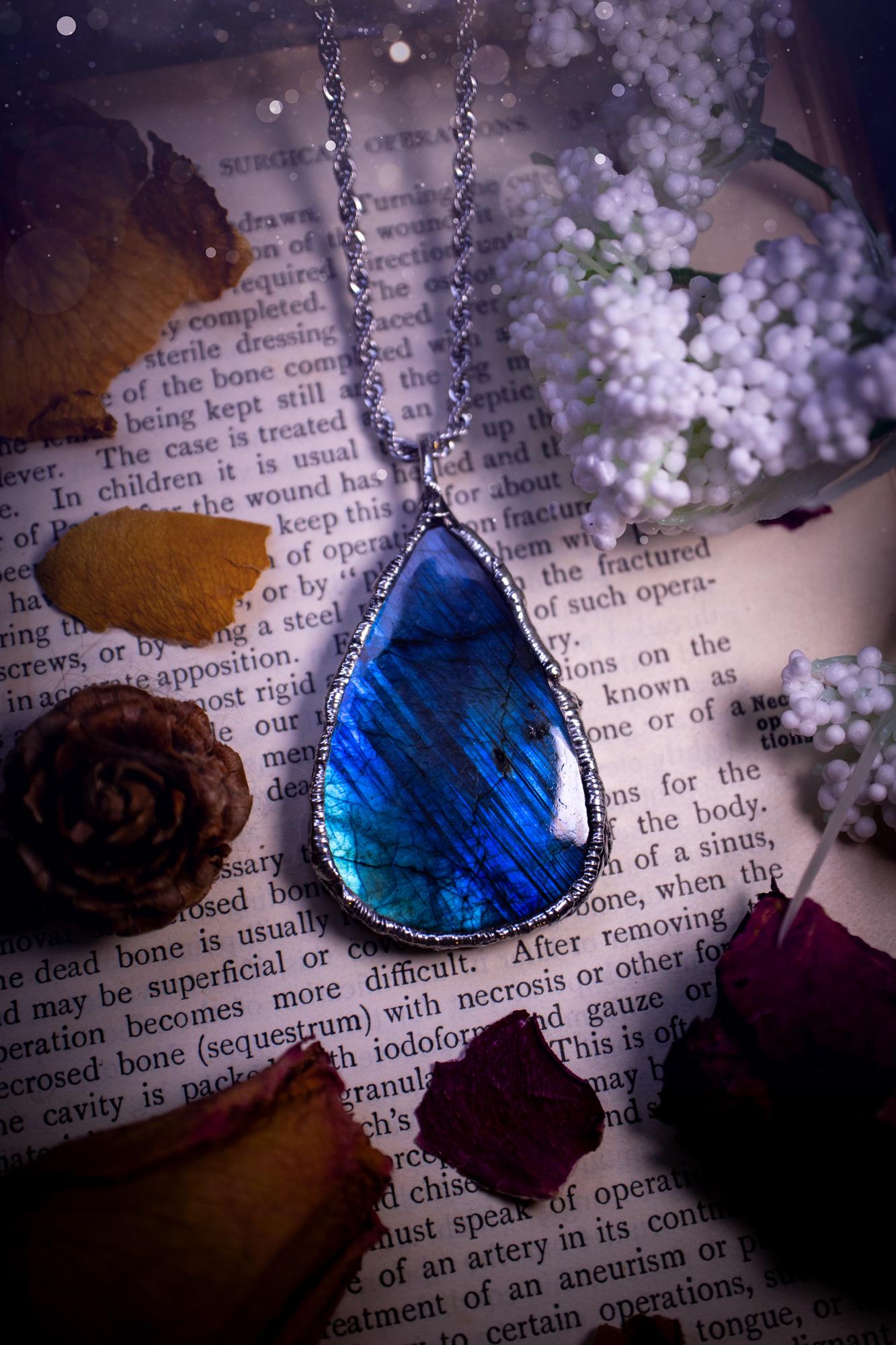A beautiful, one of a kind, green and blue Labradorite crystal pendant necklace. This pendant has been handmade using the soft solder method, also known as the tiffany technique used to create stained glass windows. Featuring the most stunning and natural Labradorite crystal which is full of blue and green hues. The pendant is suitable for gifting to any jewellery or crystal lover, or to simply add to your own collection. One of a kind jewellery, gothic and witchy gifts