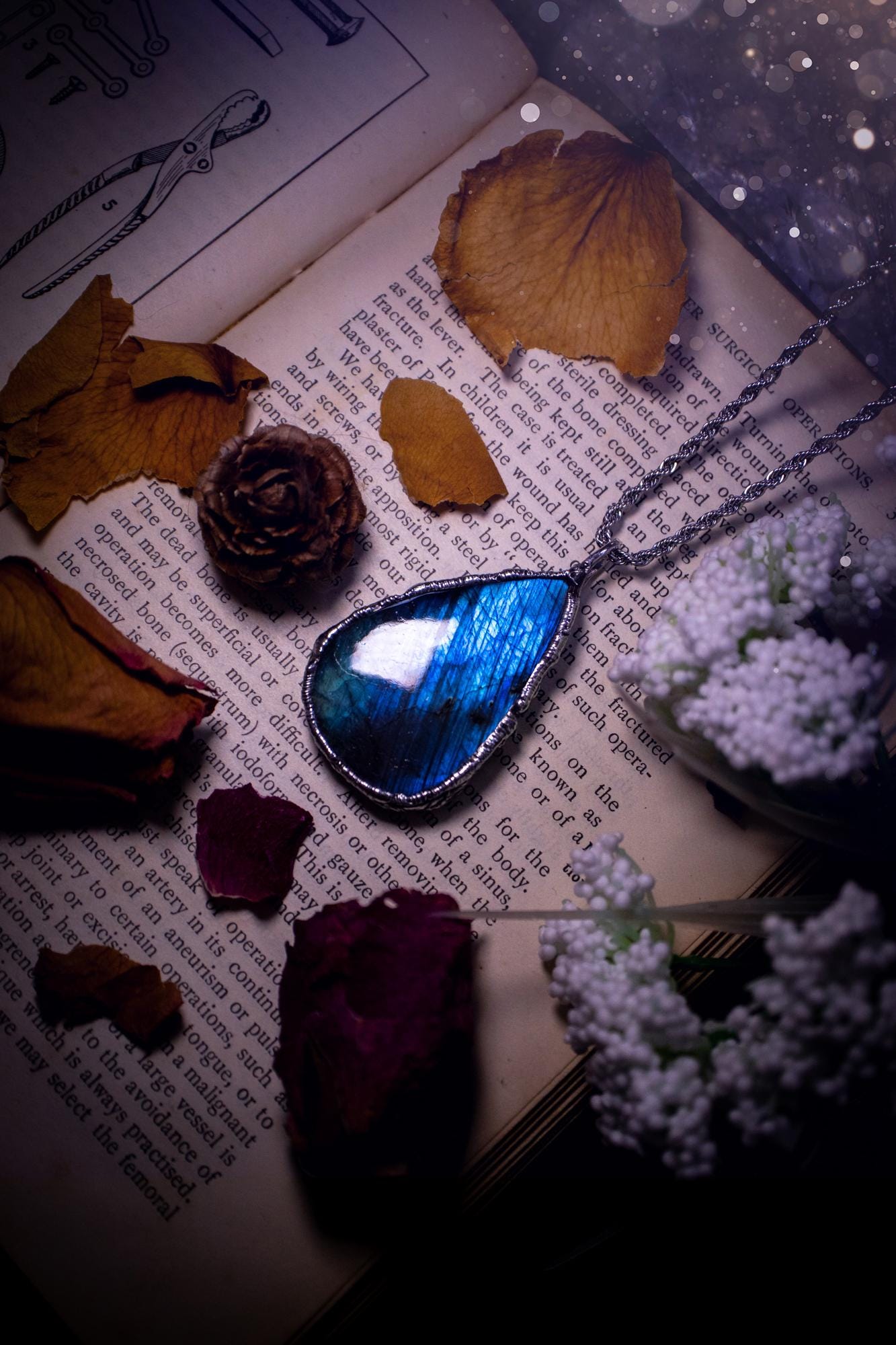 A beautiful, one of a kind, green and blue Labradorite crystal pendant necklace. This pendant has been handmade using the soft solder method, also known as the tiffany technique used to create stained glass windows. Featuring the most stunning and natural Labradorite crystal which is full of blue and green hues. The pendant is suitable for gifting to any jewellery or crystal lover, or to simply add to your own collection. One of a kind jewellery, gothic and witchy gifts