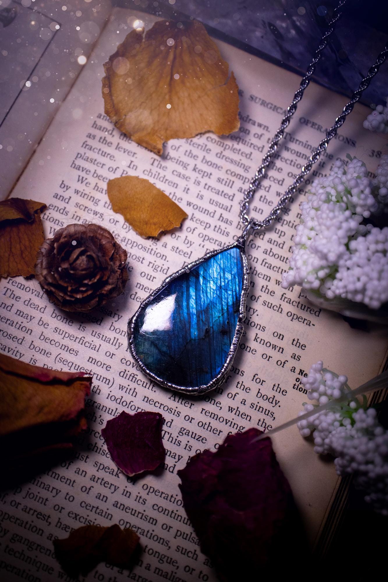 A beautiful, one of a kind, green and blue Labradorite crystal pendant necklace. This pendant has been handmade using the soft solder method, also known as the tiffany technique used to create stained glass windows. Featuring the most stunning and natural Labradorite crystal which is full of blue and green hues. The pendant is suitable for gifting to any jewellery or crystal lover, or to simply add to your own collection. One of a kind jewellery, gothic and witchy gifts