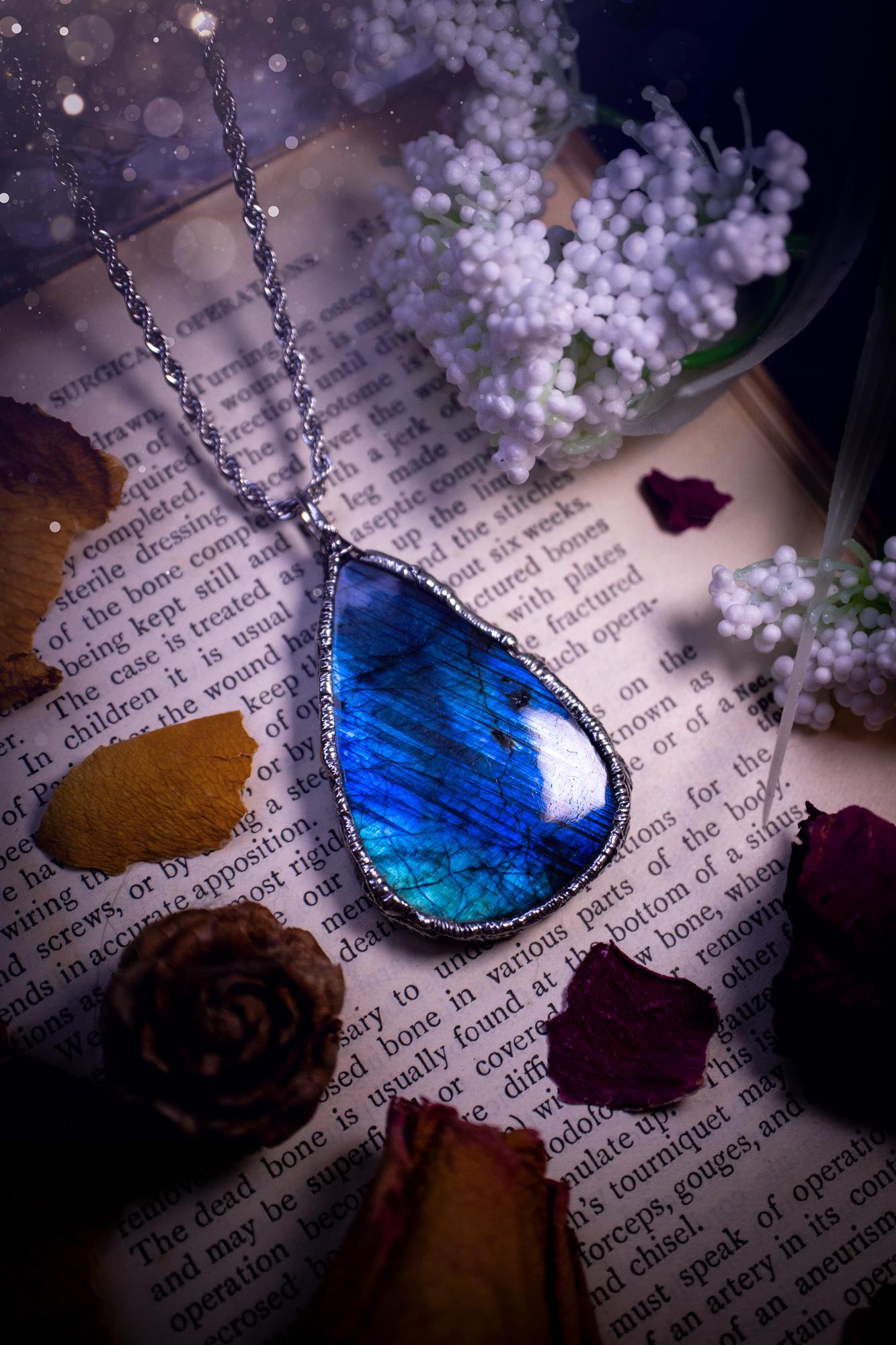 A beautiful, one of a kind, green and blue Labradorite crystal pendant necklace. This pendant has been handmade using the soft solder method, also known as the tiffany technique used to create stained glass windows. Featuring the most stunning and natural Labradorite crystal which is full of blue and green hues. The pendant is suitable for gifting to any jewellery or crystal lover, or to simply add to your own collection. One of a kind jewellery, gothic and witchy gifts