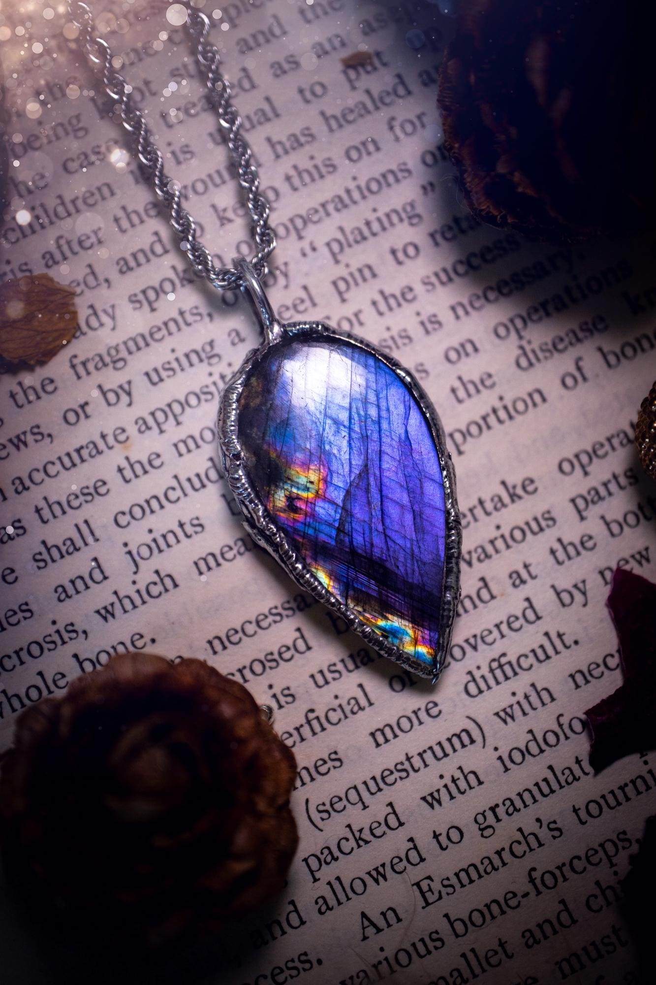 A beautiful, one of a kind, purple, green and grey multi-flash Labradorite crystal pendant necklace. This pendant has been handmade using the soft solder method, also known as the tiffany technique used to create stained glass windows. Featuring the most stunning and natural Labradorite crystal which is full of purple and green hues. The pendant is suitable for gifting to any jewellery or crystal lover, or to simply add to your own collection. One of a kind jewellery, gothic and witchy gifts