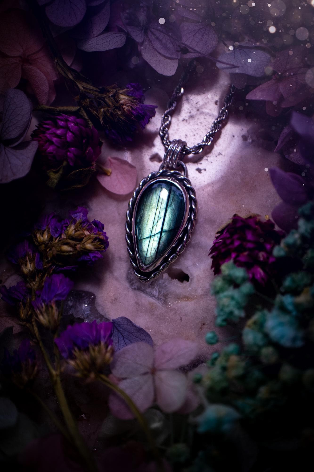 Beautifully handcrafted, nature green, flashy labradorite crystal pendant necklace. This beautiful pendant has been crafted out of sterling and fine silver and features gothic bezel wire around the labradorite crystal. The labradorite in this piece is full of beautiful green hues with a stunning pattern. A really beautiful crystal. This jewellery piece would be ideal for anyone who is a fan of jewellery and crystals, and would make the ideal gift. Full of witchy and gothic vibes!