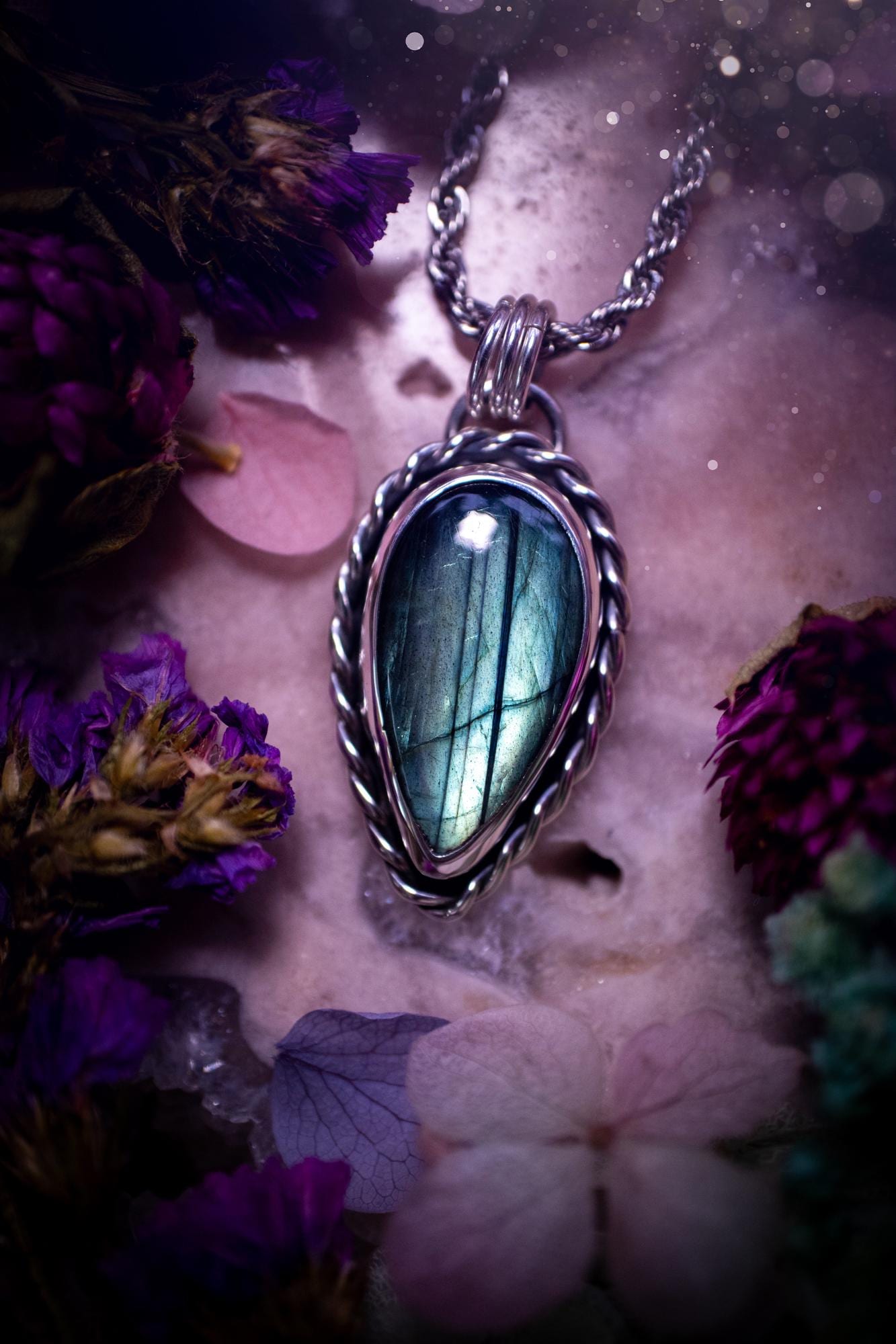 Beautifully handcrafted, nature green, flashy labradorite crystal pendant necklace. This beautiful pendant has been crafted out of sterling and fine silver and features gothic bezel wire around the labradorite crystal. The labradorite in this piece is full of beautiful green hues with a stunning pattern. A really beautiful crystal. This jewellery piece would be ideal for anyone who is a fan of jewellery and crystals, and would make the ideal gift. Full of witchy and gothic vibes!