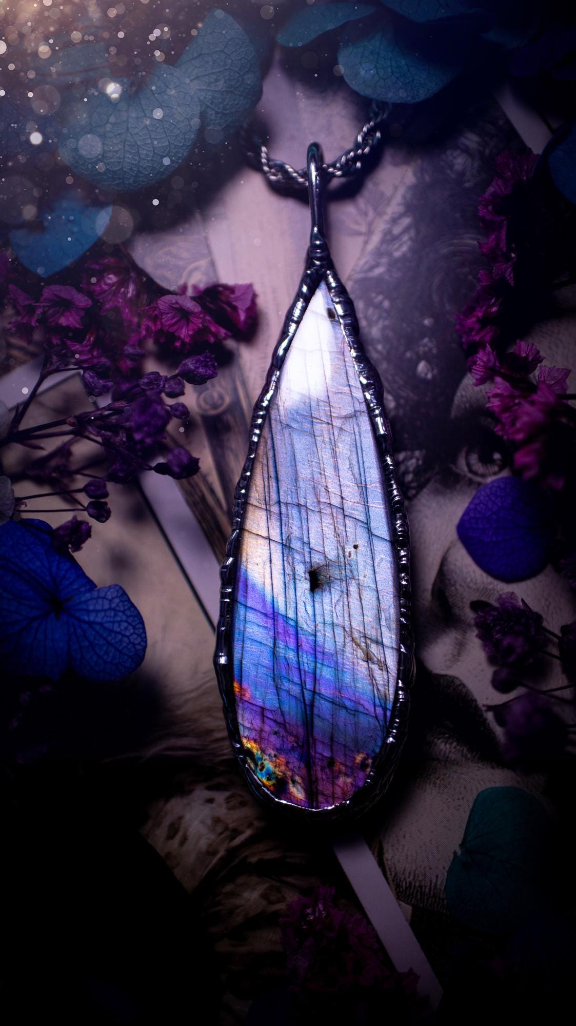 Beautiful and bold, soft soldered, large and very unique Labradorite pendant necklace. This pendant necklace has been handmade using the soft solder method, using lead free solder that contains silver and polished to a high lustre. Featuring a large, very pretty statement Labradorite crystal that is full of beautiful purples, pinks, silver and blues, with different flashes from different angles. This piece would but suitable for anyone who loves jewellery, crystals, and a gothic aesthetic.