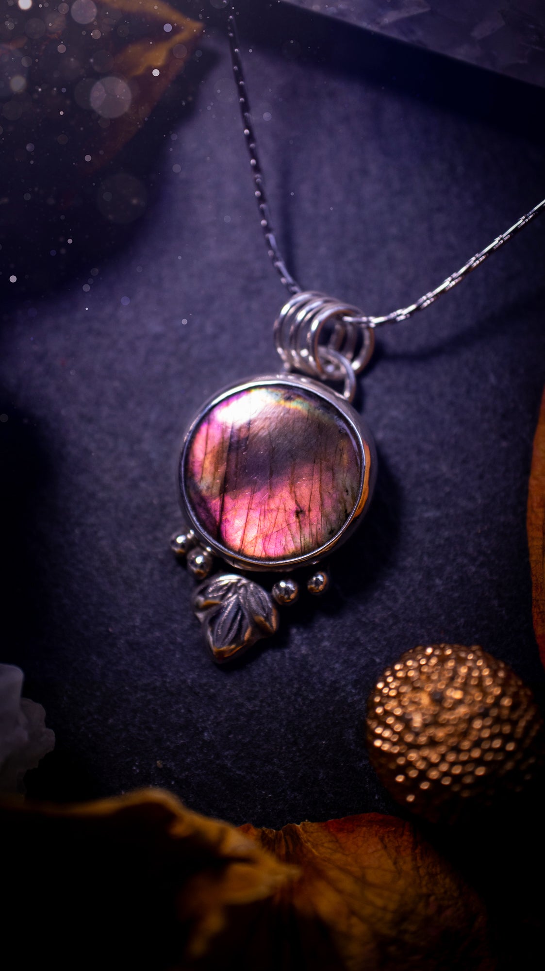 Gorgeous and handmade, sterling silver, purple and orange, labradorite spectrolite pendant necklace. This beautiful necklace features a beautiful labradorite crystal full of colour. Handcrafted from sterling silver that has been recycled. Ideal gift.