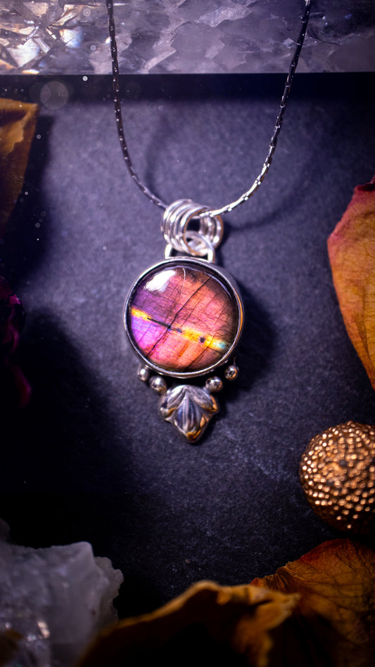 Gorgeous and handmade, sterling silver, purple and orange, labradorite spectrolite pendant necklace. This beautiful necklace features a beautiful labradorite crystal full of colour. Handcrafted from sterling silver that has been recycled. Ideal gift.