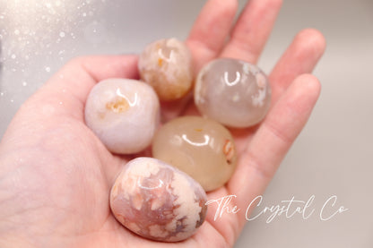 Beautiful real natural crystal, flower agate medium sized tumble. Full of gorgeous patterns and colours. These little tumbles are ideal as pocket crystals, or for collection purposes. Can be used with meditation and healing. 