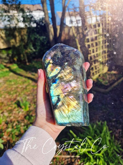 Beautiful Labradorite natural crystal freeform. This beautiful labradorite is full of flash, with multiple  colours of blue, greens and yellows. Ideal for crystal lovers and meditation purposes