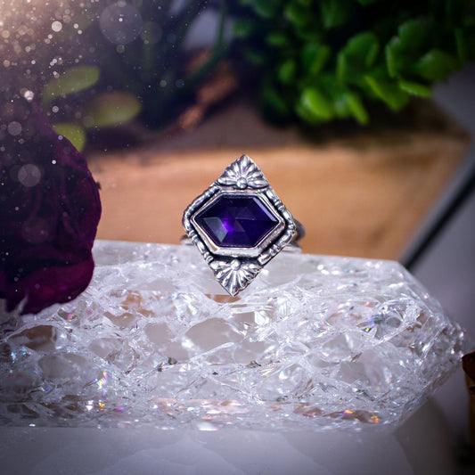 Deep purple, natural amethyst crystal statement ring. This beautiful ring has been made using sterling and fine silver, with decorative fan components and beaded wire around the bezel. Ideal for crystal lovers, gothic and hippy women. Witchy Jewelry