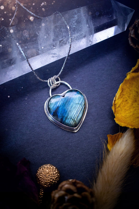 Bold and beautiful, blue and green flash, Labradorite crystal heart pendant necklace. This pendant has been handcrafted out of fine and sterling silver. The piece is minimal yet unique. Suitable for jewellery gifts. Gothic, hippy and ideal for her.