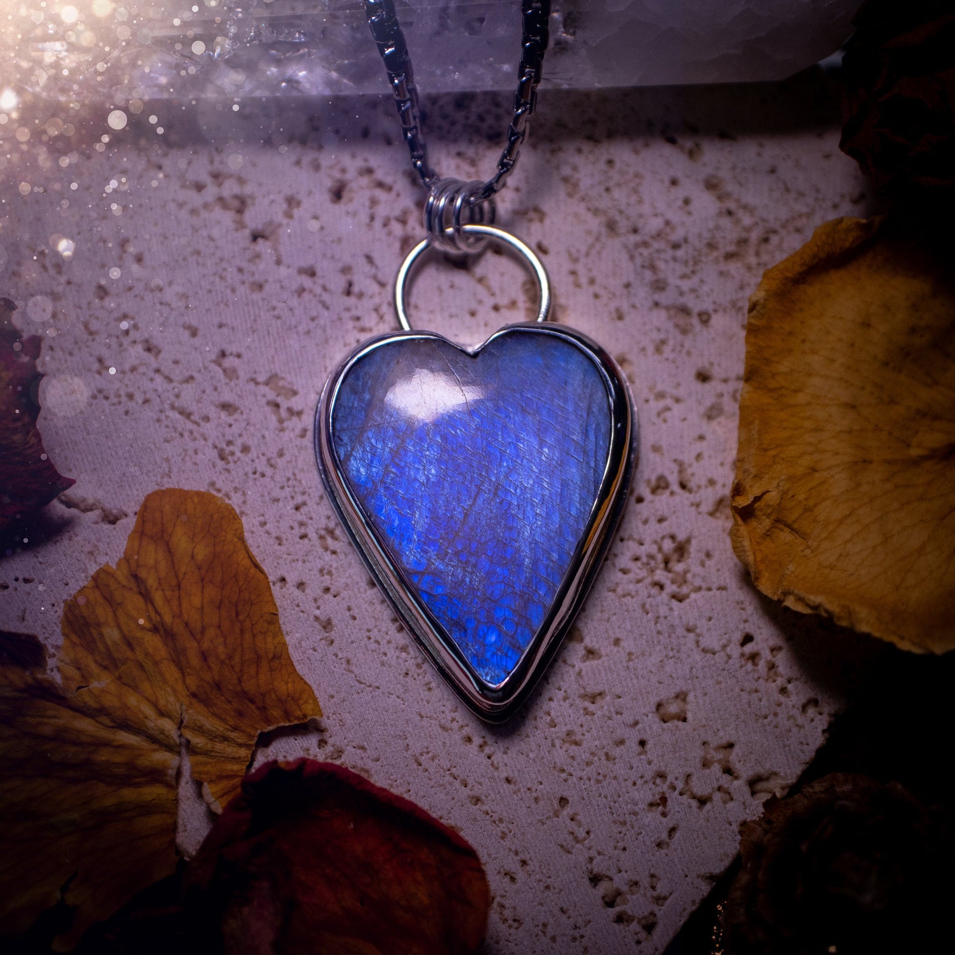 Bold and beautiful, blue flash, belomorite moonstone crystal heart pendant necklace. This pendant has been handcrafted out of fine and sterling silver. The piece is minimal yet unique. Suitable for jewellery gifts. Gothic, hippy and ideal for her.