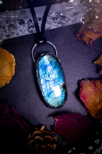 Beautiful, flashy blue labradorite crystal which has been soft soldered to create a stunning pendant. Natural crystal gemstone with lead free solder, a beautiful gift for any crystal lover. This piece of jewellery can be used for healing purposes.