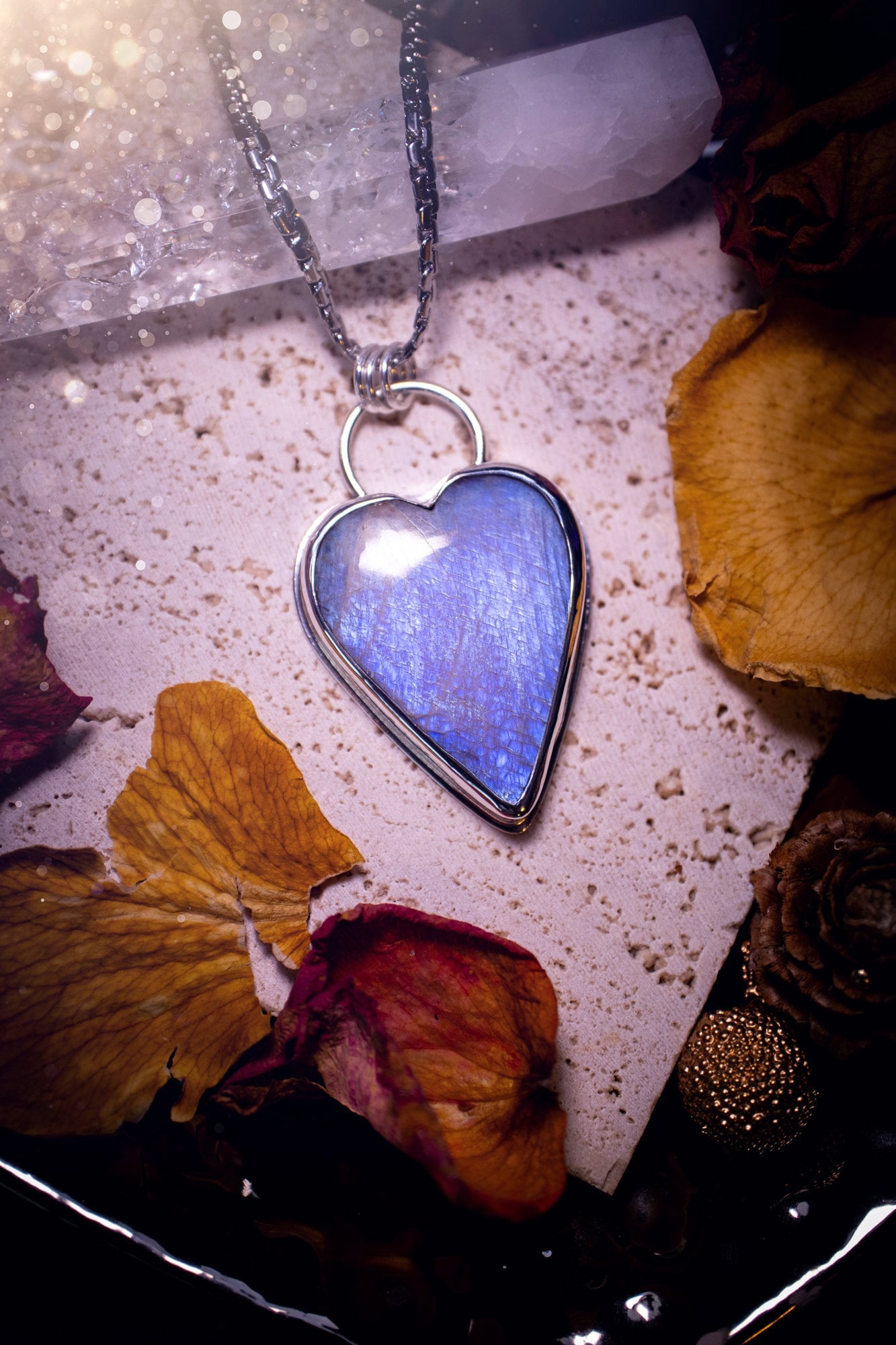 Bold and beautiful, blue flash, belomorite moonstone crystal heart pendant necklace. This pendant has been handcrafted out of fine and sterling silver. The piece is minimal yet unique. Suitable for jewellery gifts. Gothic, hippy and ideal for her.