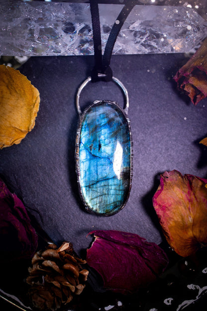 Beautiful, flashy blue labradorite crystal which has been soft soldered to create a stunning pendant. Natural crystal gemstone with lead free solder, a beautiful gift for any crystal lover. This piece of jewellery can be used for healing purposes.