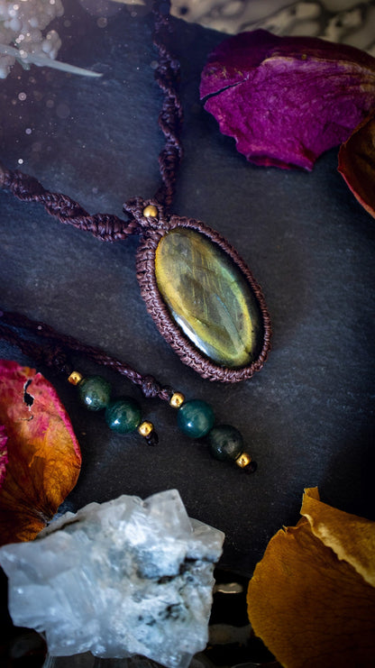 Handmade, autumn green coloured labradorite macrame pendant necklace. Featuring a beautiful labradorite crystal which is full of orange, yellow and purple colours. Crafted with high quality linhastia wax cord, and accents on the necklace. Hippy gifts