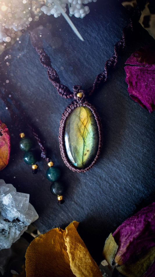 Handmade, autumn green coloured labradorite macrame pendant necklace. Featuring a beautiful labradorite crystal which is full of orange, yellow and purple colours. Crafted with high quality linhastia wax cord, and accents on the necklace. Hippy gifts