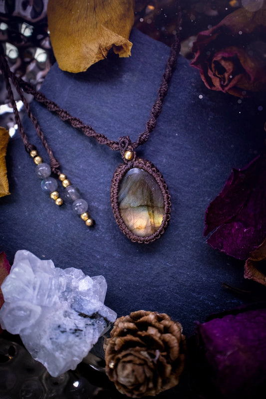 Handmade, autumn coloured labradorite macrame pendant necklace. Featuring a beautiful labradorite crystal which is full of orange, yellow and purple colours. Crafted with high quality linhastia wax cord, and accents on the necklace. Hippy gifts