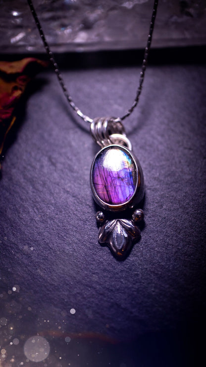 Gorgeous and dainty, sterling silver, deep purple flash, labradorite spectrolite pendant necklace. This beautiful necklace features a beautiful labradorite crystal full of colour. Handcrafted from sterling silver that has been recycled. Ideal gift.