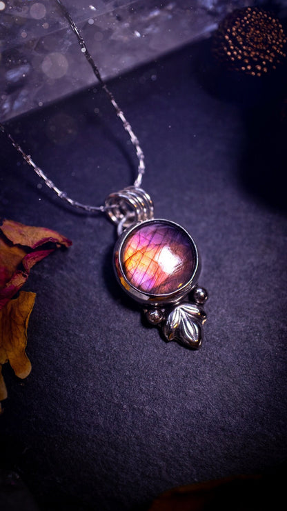 Gorgeous and handmade, sterling silver, purple and orange, labradorite spectrolite pendant necklace. This beautiful necklace features a beautiful labradorite crystal full of colour. Handcrafted from sterling silver that has been recycled. Ideal gift.