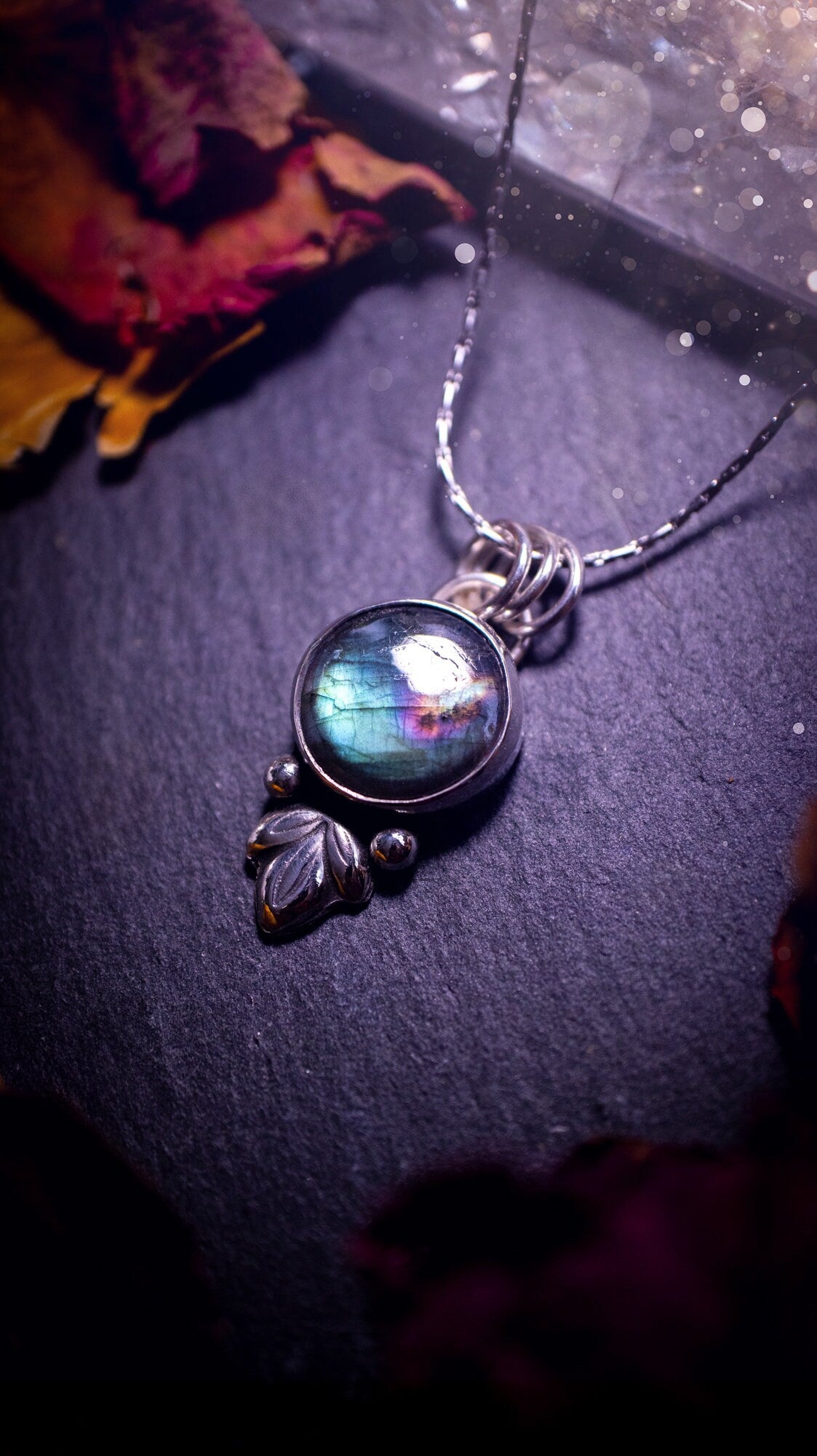 Gorgeous and handmade, sterling silver, purple and green, labradorite spectrolite pendant necklace. This beautiful necklace features a beautiful labradorite crystal full of colour. Handcrafted from sterling silver that has been recycled. Ideal gift.