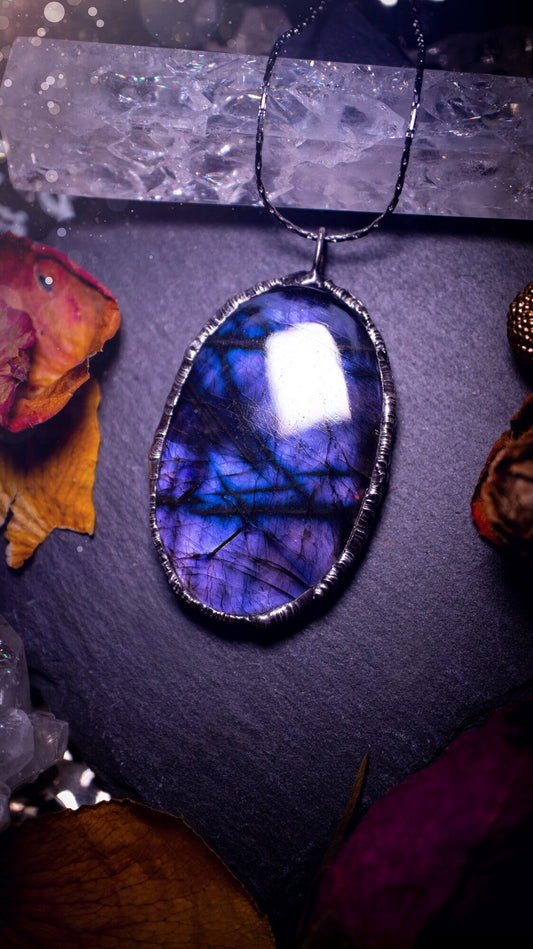 One of a kind, dark and mystical, deep purple flash, labradorite spectrolite crystal pendant necklace. Handmade using the soft solder technique, also known as the tiffany technique. Ideal gifts for both genders and crystal lovers. Witchy and gothic.