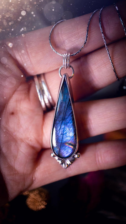 Stunning handcrafted blue and purple spectrolite labradorite pendant necklace. This pendant is very flashy and transitions from blue to purple at different angles. Made from 925 sterling silver with a simple design and silver components. Crystal gift