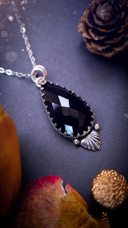 Stunning, rose cut, black onyx crystal pendant necklace. This pendant has been made using gallery wire that is 925 sterling silver, along with little silver balls and fan component. This handmade pendant would be ideal as a gift for gothic ladies.