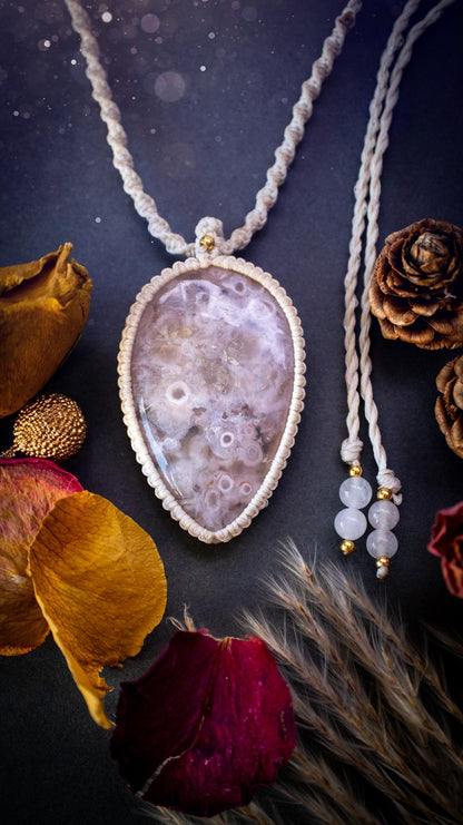 Stunning and large, flower agate macrame pendant necklace. This jewellery piece features a beautiful and large flower agate crystal gemstone. handmade using high quality linhastia waxed cord, completed with jade crystal beads and gold findings. Hippy