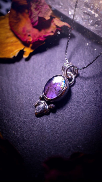 Gorgeous and dainty, sterling silver, deep purple flash, labradorite spectrolite pendant necklace. This beautiful necklace features a beautiful labradorite crystal full of colour. Handcrafted from sterling silver that has been recycled. Ideal gift.