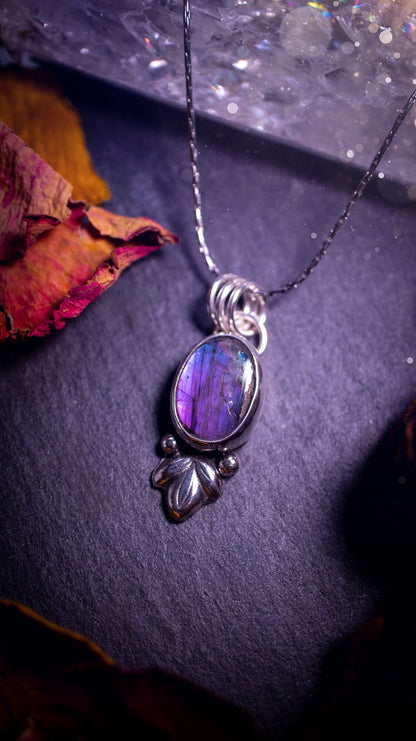 Gorgeous and dainty, sterling silver, deep purple flash, labradorite spectrolite pendant necklace. This beautiful necklace features a beautiful labradorite crystal full of colour. Handcrafted from sterling silver that has been recycled. Ideal gift.