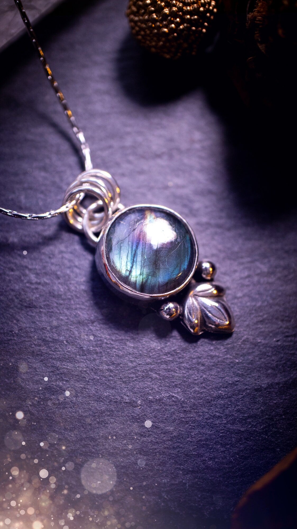 Gorgeous and handmade, sterling silver, purple and green, labradorite spectrolite pendant necklace. This beautiful necklace features a beautiful labradorite crystal full of colour. Handcrafted from sterling silver that has been recycled. Ideal gift.