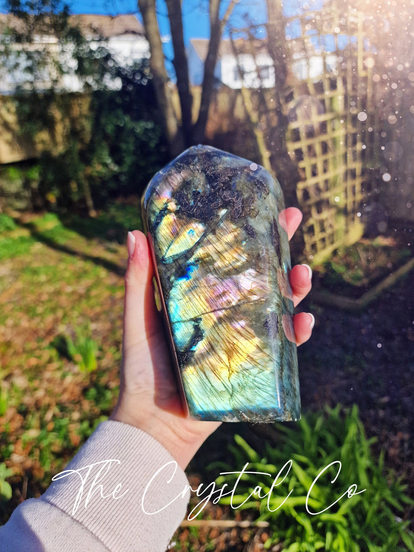 Very large, natural labradorite crystal freeform. This labradorite crystal has a lovely pattern and flash with an array of greens, yellows and blues. An ideal piece for anyone&#39;s crystal collection. Suitable for gifting and also meditation purposes.