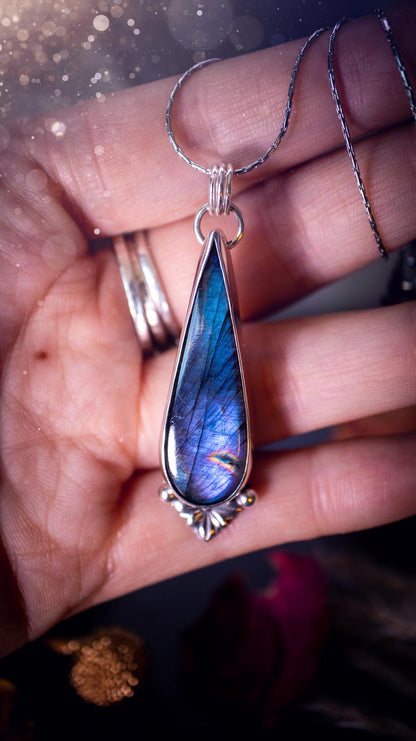 Stunning handcrafted blue and purple spectrolite labradorite pendant necklace. This pendant is very flashy and transitions from blue to purple at different angles. Made from 925 sterling silver with a simple design and silver components. Crystal gift