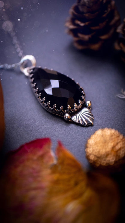 Stunning, rose cut, black onyx crystal pendant necklace. This pendant has been made using gallery wire that is 925 sterling silver, along with little silver balls and fan component. This handmade pendant would be ideal as a gift for gothic ladies.