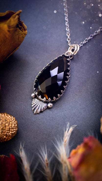 Stunning, rose cut, black onyx crystal pendant necklace. This pendant has been made using gallery wire that is 925 sterling silver, along with little silver balls and fan component. This handmade pendant would be ideal as a gift for gothic ladies.