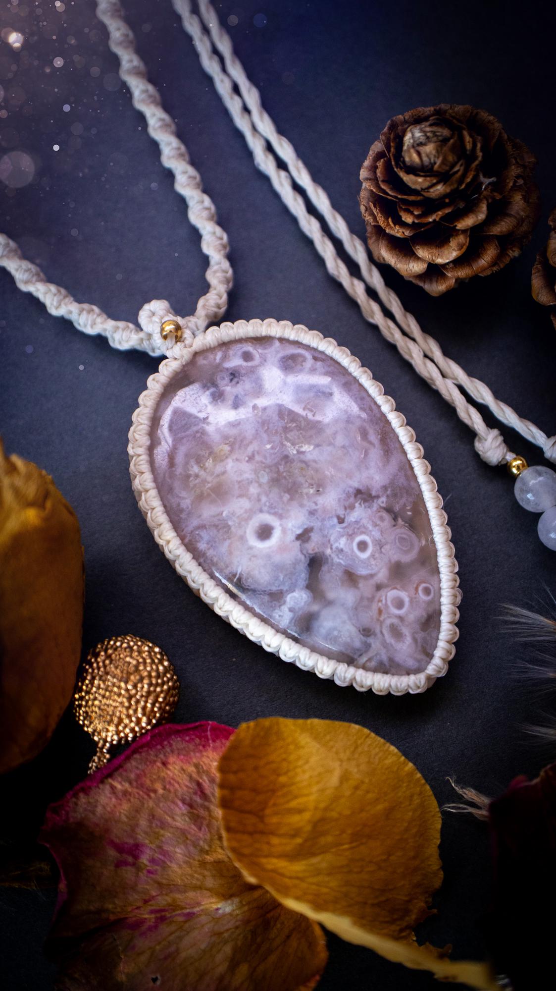 Stunning and large, flower agate macrame pendant necklace. This jewellery piece features a beautiful and large flower agate crystal gemstone. handmade using high quality linhastia waxed cord, completed with jade crystal beads and gold findings. Hippy