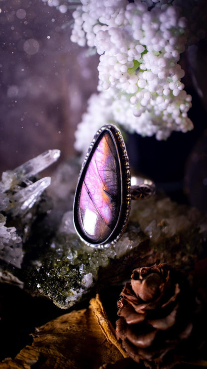 Beautiful deep purple and pink, Labradorite crystal, sterling silver pendant ring. This ring will be finished in your requested size. Featuring a large purple labradorite crystal that is very flashy. Very unique and one of a kind. Jewellery gifts