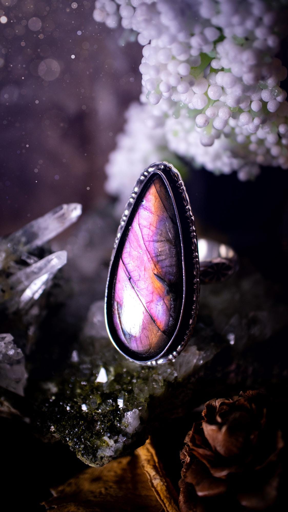 Beautiful deep purple and pink, Labradorite crystal, sterling silver pendant ring. This ring will be finished in your requested size. Featuring a large purple labradorite crystal that is very flashy. Very unique and one of a kind. Jewellery gifts