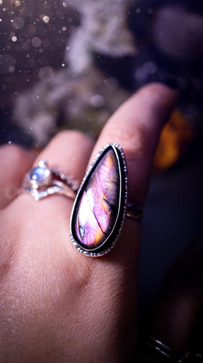 Beautiful deep purple and pink, Labradorite crystal, sterling silver pendant ring. This ring will be finished in your requested size. Featuring a large purple labradorite crystal that is very flashy. Very unique and one of a kind. Jewellery gifts