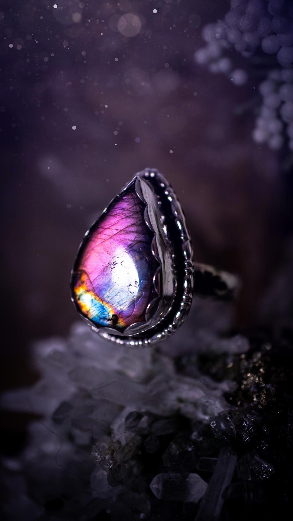 Beautiful deep purple and pink, Labradorite crystal, sterling silver pendant ring. Featuring a large purple labradorite crystal that is very flashy with beautiful patterns. Very unique and one of a kind. Jewellery gifts for crystal lovers Gothic gift