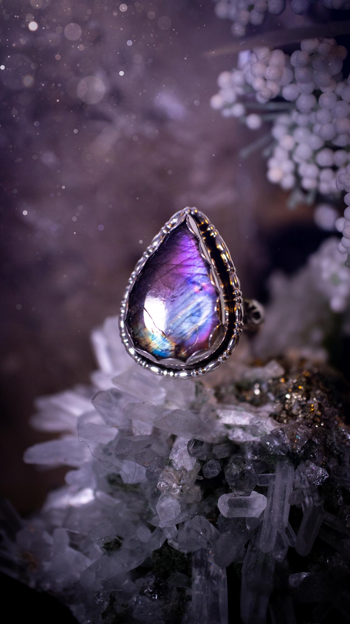 Beautiful deep purple and pink, Labradorite crystal, sterling silver pendant ring. Featuring a large purple labradorite crystal that is very flashy with beautiful patterns. Very unique and one of a kind. Jewellery gifts for crystal lovers Gothic gift