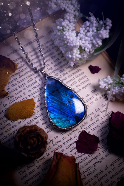 A beautiful, one of a kind, green and blue Labradorite crystal pendant necklace. This pendant has been handmade using the soft solder method, also known as the tiffany technique used to create stained glass windows. Featuring the most stunning and natural Labradorite crystal which is full of blue and green hues. The  pendant is suitable for gifting to any jewellery or crystal lover, or to simply add to your own collection. One of a kind jewellery, gothic and witchy gifts