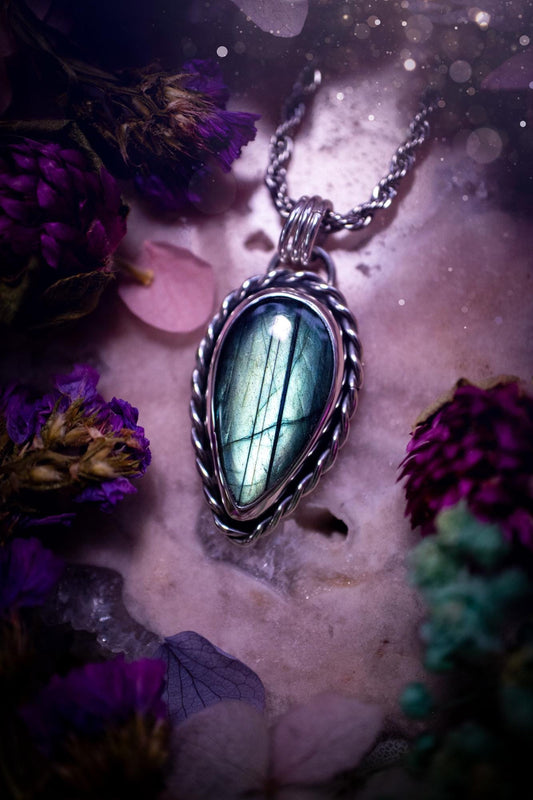 Beautifully handcrafted, nature green, flashy labradorite crystal pendant necklace. This beautiful pendant has been crafted out of sterling and fine silver and features gothic bezel wire around the labradorite crystal. The labradorite in this piece is full of beautiful green hues with a stunning pattern. A really beautiful crystal. This jewellery piece would be ideal for anyone who is a fan of jewellery and crystals, and would make the ideal gift. Full of witchy and gothic vibes!