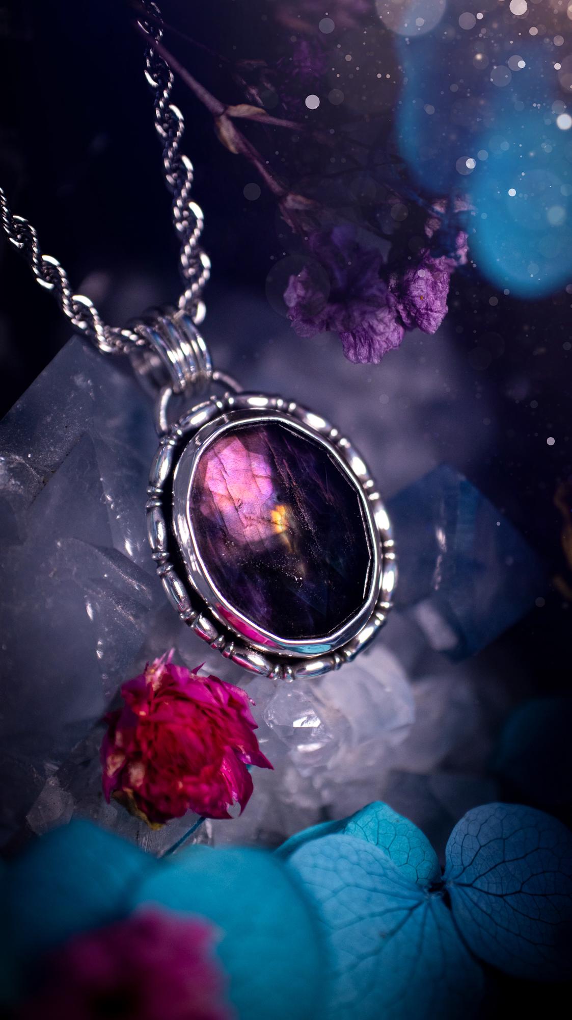 Beautifully handcrafted, rainbow labradorite crystal pendant necklace. This beautiful pendant has been crafted out of sterling and fine silver and features gothic bezel wire around the labradorite crystal. The labradorite in this piece is full of beautiful colours, purple, with a bit of orange! On top of the labradorite is Himalayan Quartz. This jewellery piece would be ideal for anyone who is a fan of jewellery and crystals, and would make the ideal gift. Full of witchy and gothic vibes!