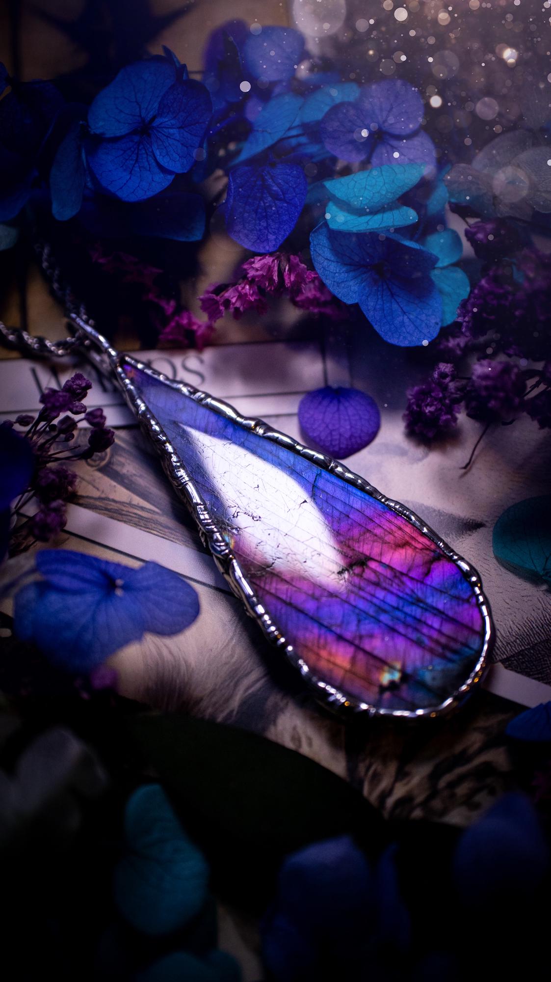 Beautiful and bold, soft soldered, large and very unique Labradorite pendant necklace. This pendant necklace has been handmade using the soft solder method, using lead free solder that contains silver and polished to a high lustre. Featuring a large, very pretty statement Labradorite crystal that is full of beautiful purples, pinks, and blues, with different flashes from different angles. This piece would but suitable for anyone who loves jewellery, crystals, and a gothic aesthetic.