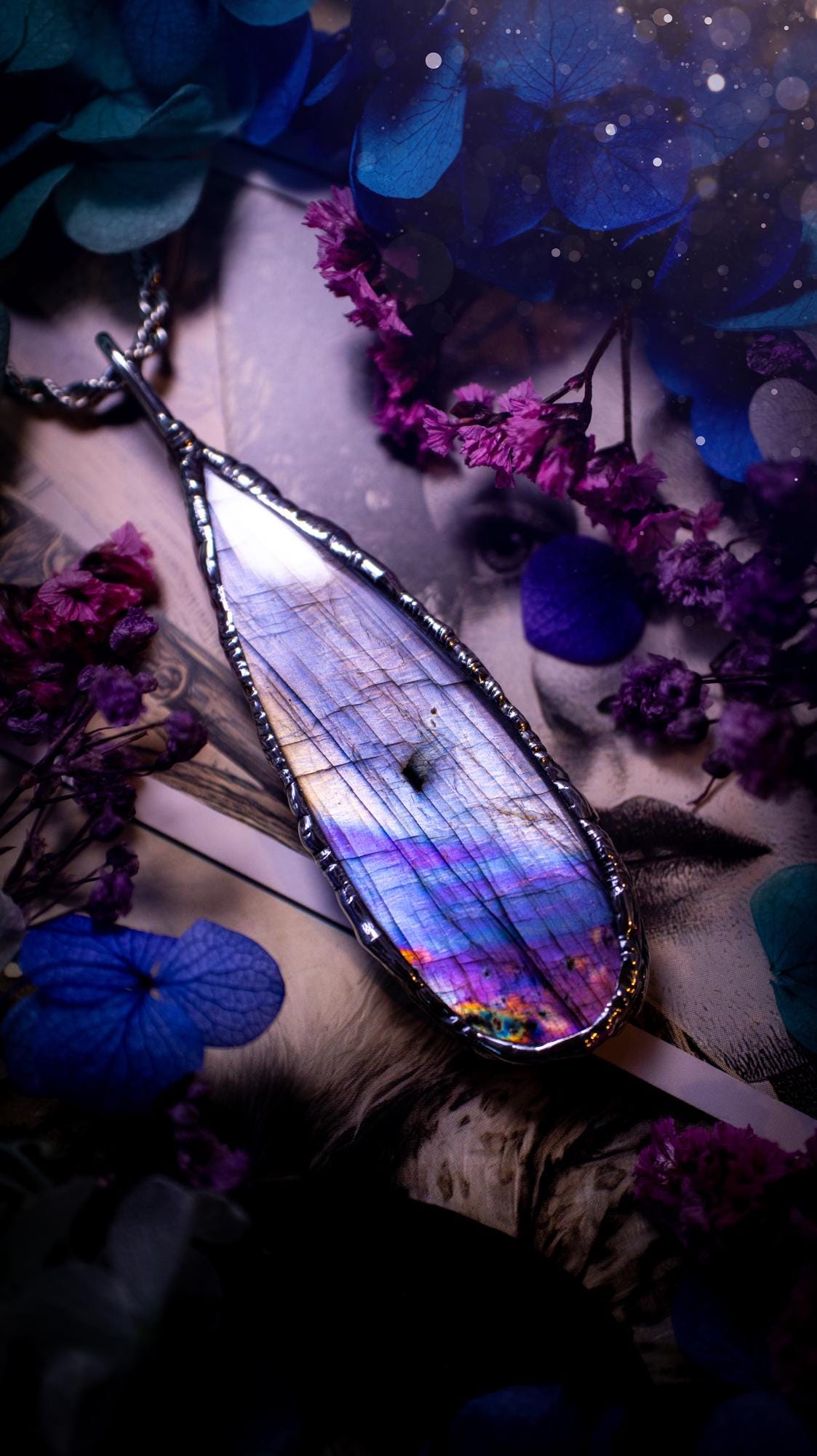 Beautiful and bold, soft soldered, large and very unique Labradorite pendant necklace. This pendant necklace has been handmade using the soft solder method, using lead free solder that contains silver and polished to a high lustre. Featuring a large, very pretty statement Labradorite crystal that is full of beautiful purples, pinks, silver and blues, with different flashes from different angles. This piece would but suitable for anyone who loves jewellery, crystals, and a gothic aesthetic.